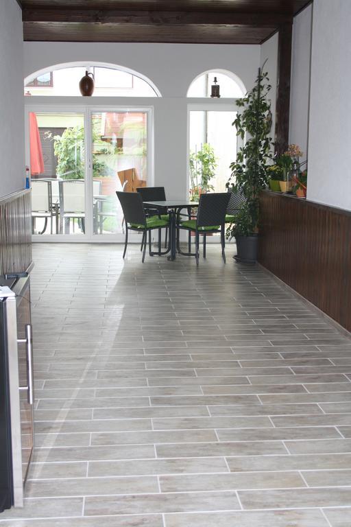 Zur Weinlaube Villa Mönchhof Eksteriør billede
